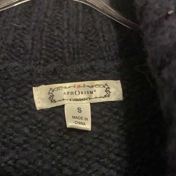 Tiered navy sweater - Picture 2 of 5